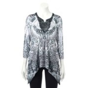 3/4 Sleeve World Unity Sharkbite Top